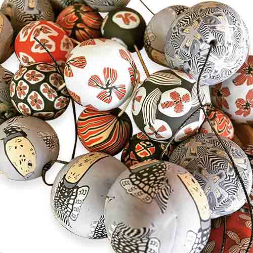 Leslie Aja eases us into fall with Toops-inspired beads on PolymerClayDaily Leslie Aja eases us into fall with Toops-inspired beads on PolymerClayDaily