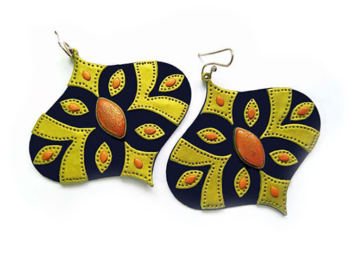 Shelley Atwood puts her spin on the traditional ogee shape on PolymerClayDaily.com